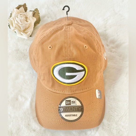 New w/tags GREEN BAY PACKERS HAT Adjustable. BEIGE with Green, white & gold logo - Picture 1 of 7